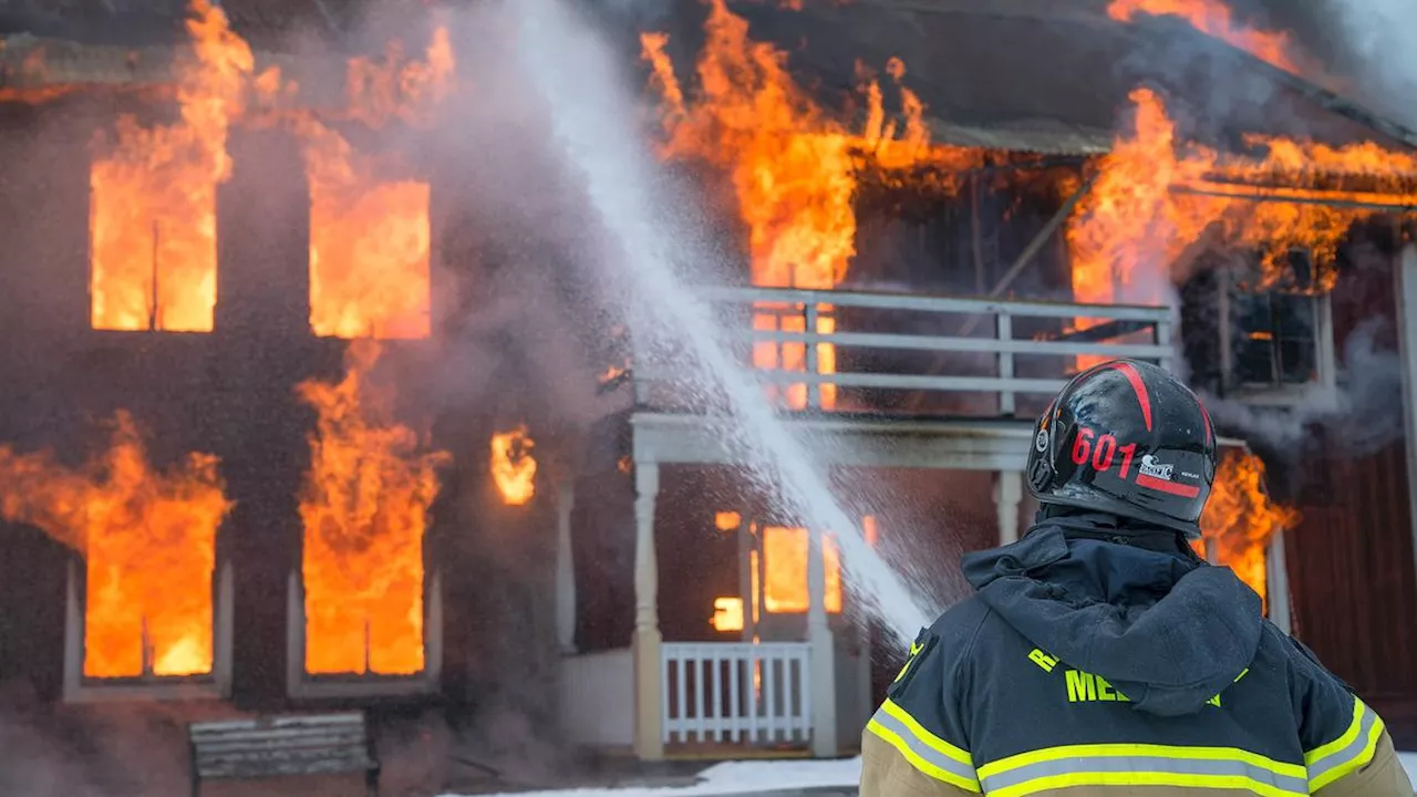 5 Tafsir Mengerikan Mimpi Rumah Terbakar