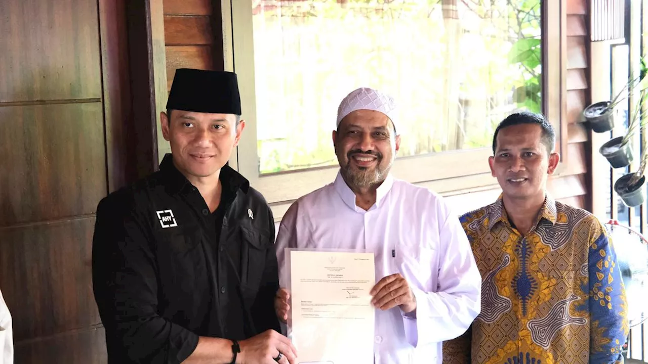 Menteri AHY Serahkan 52 Sertipikat Tanah di Pasuruan, Termasuk Sertipikat Yayasan Milik Habib Taufiq Assegaf