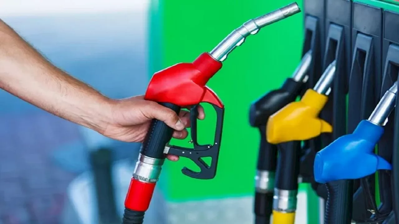 Petrol-Diesel Price Today: इस राज्य में चुनाव से पहले घट गए पेट्रोल-डीजल के दाम, यूपी समेत इन राज्यों में बदले रेट