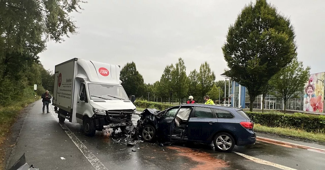 Unfall in Gütersloh löst Verkehrschaos im Berufsverkehr aus