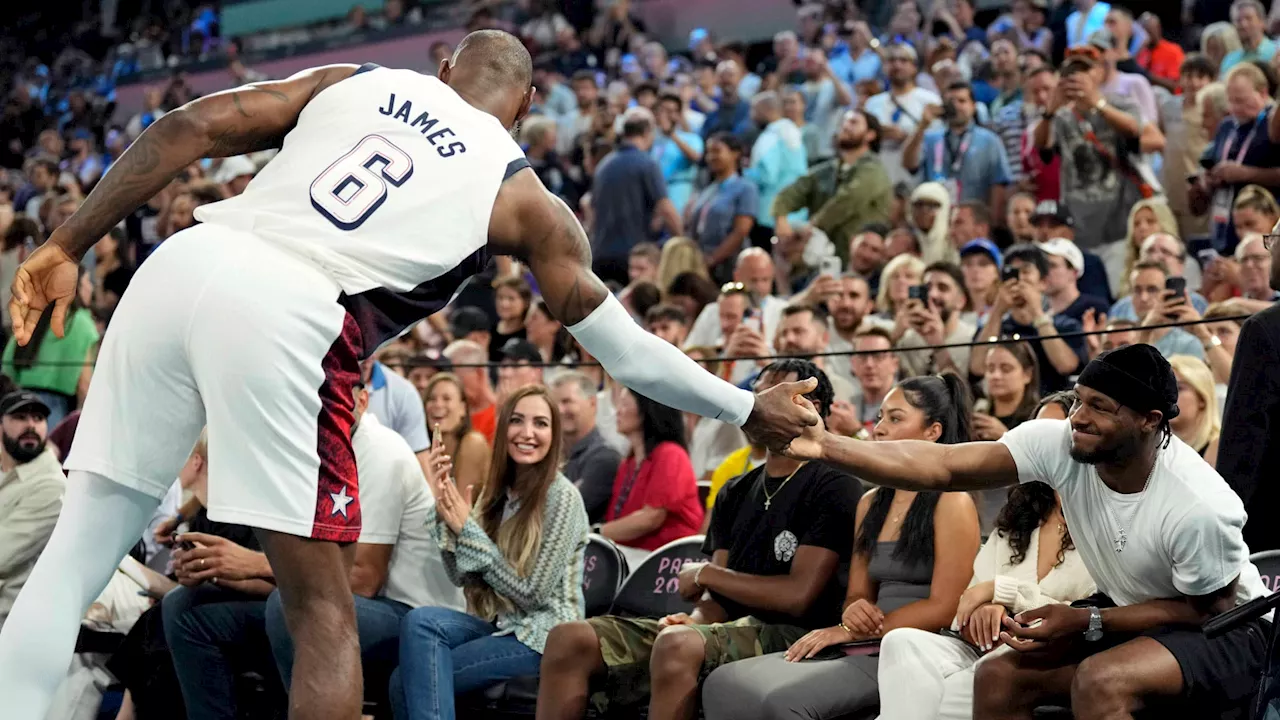 NBA: les Lakers étudient un 'scénario' pour la première de LeBron et Bronny James