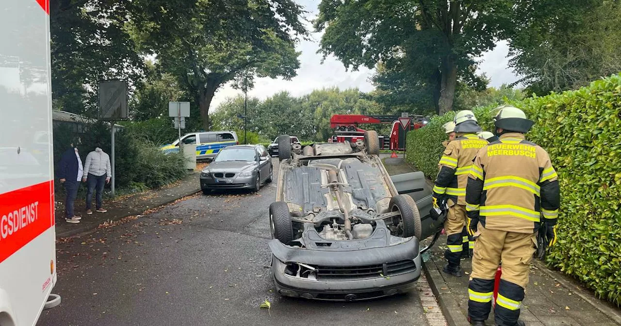 Meerbusch: Auto liegt nach Unfall auf dem Dach