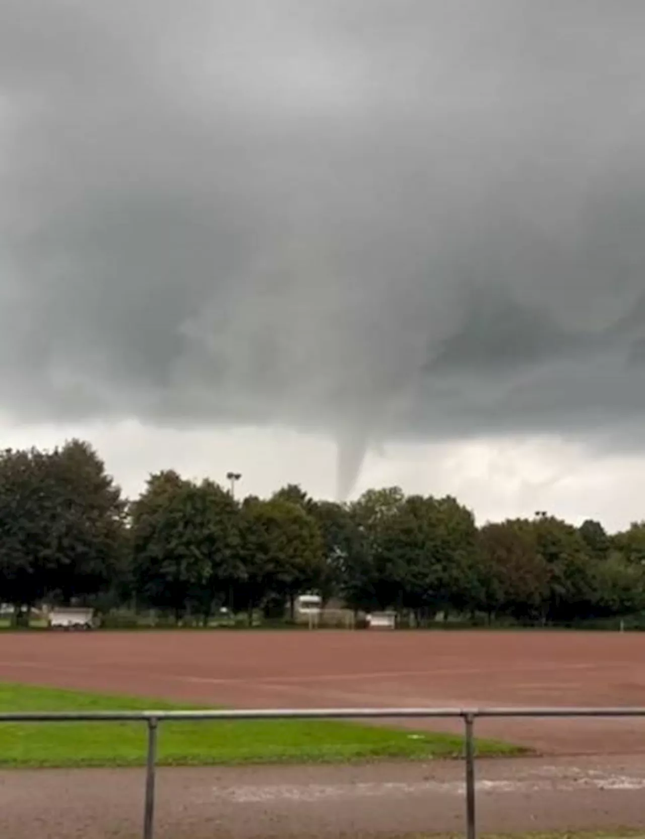 Rheinberg: Tornado fegt durch Borth und Wallach