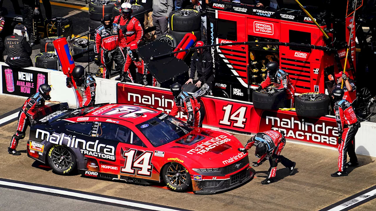 Stewart-Haas Racing Swaps Pit Crews for Berry, Briscoe at Kansas