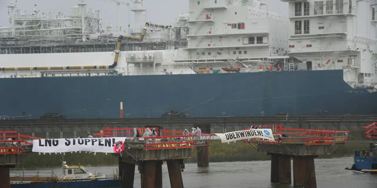 LNG-Terminal in Brunsbüttel besetzt: Ende fürs Hafengelände