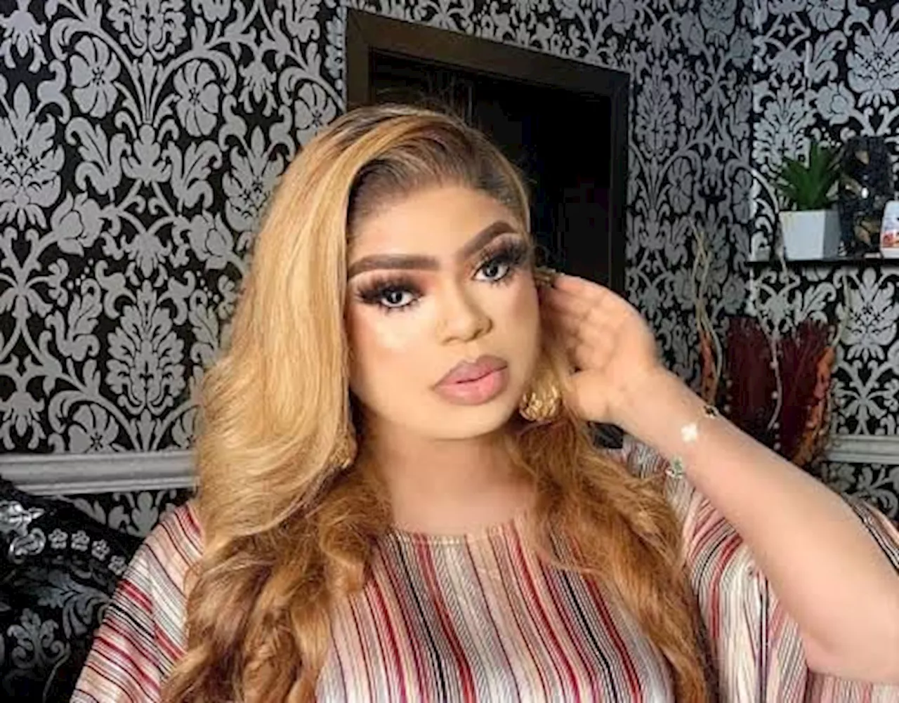 FG suspends prisons officials over bribery allegation involving Bobrisky