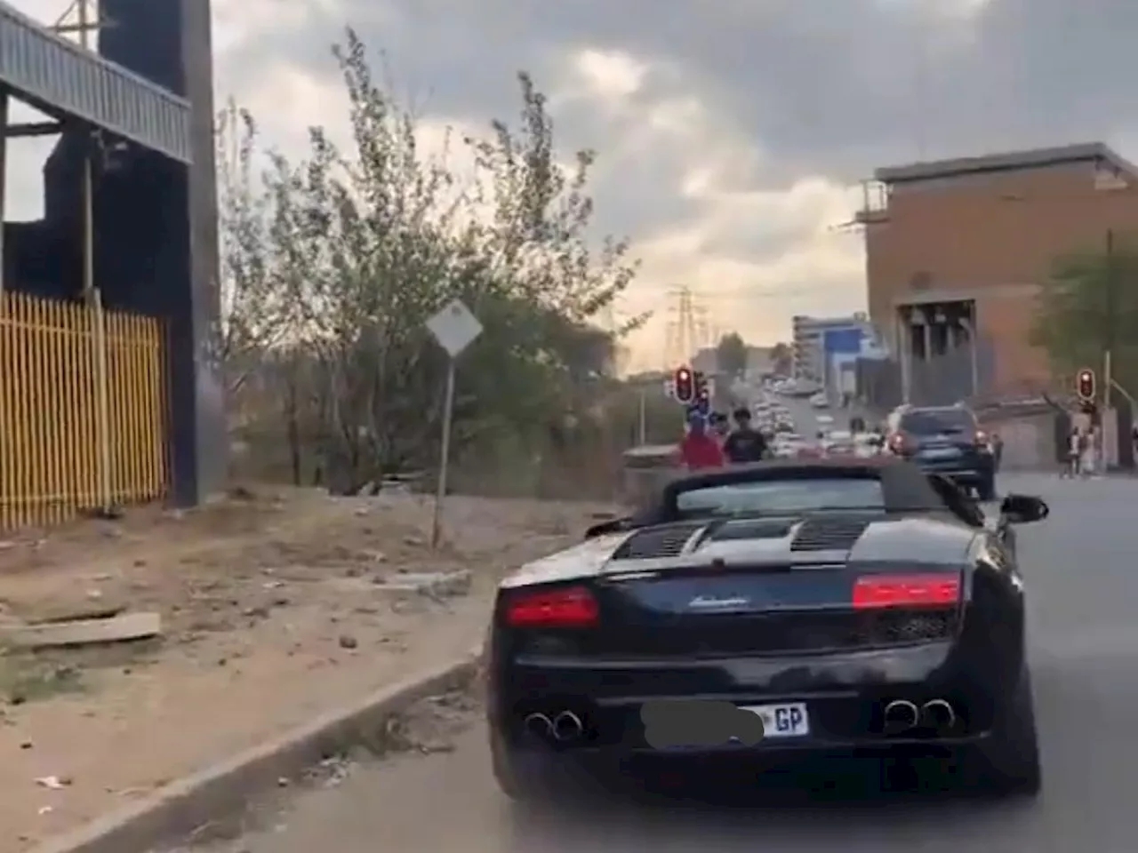 WATCH: Mamelodi Sundowns coach Steve Komphela spotted with R3m Lamborghini