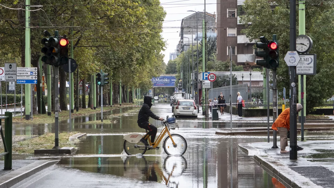 Maltempo sull'Italia: è allerta arancione, poi nel weekend crollano le temperature