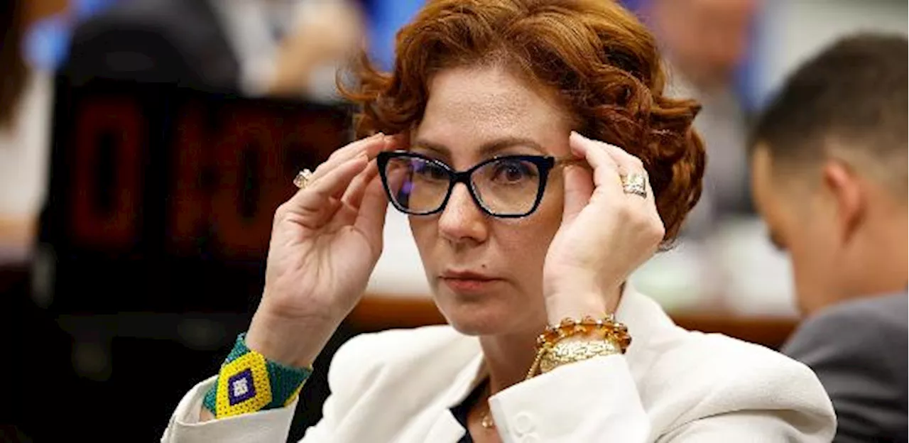 Carla Zambelli deve prestar depoimento virtual sobre invasão do CNJ