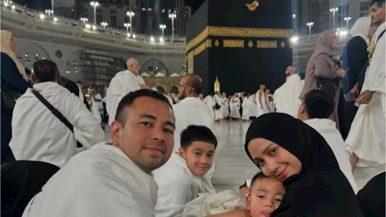 Potret Raffi Ahmad Ibadah Umrah Boyong Keluarga, Ajak Serta Karyawan