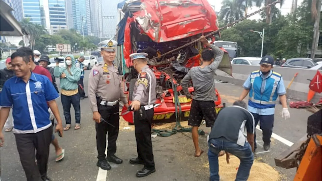 Sopir Truk yang Buat Kecelakaan Maut di Tol Dalam Kota Melarikan Diri, Kini Diburu Polisi