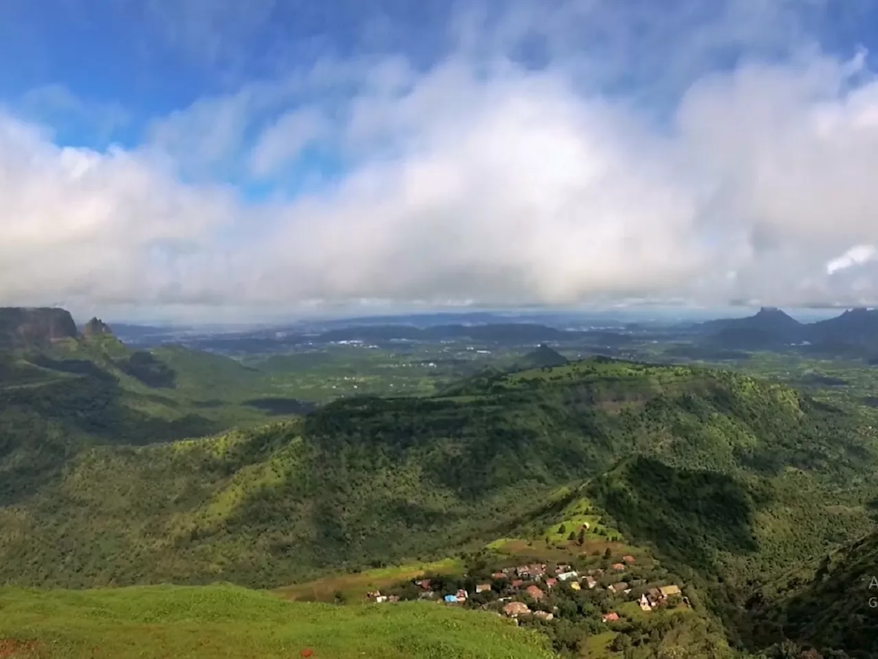 महाराष्ट्रातील एकमेव गाव जिथं पर्यटकांना वाहन घेऊन जाण्यास कायदेशीर बंदी; भारतातील फेमस हिलस्टेशन