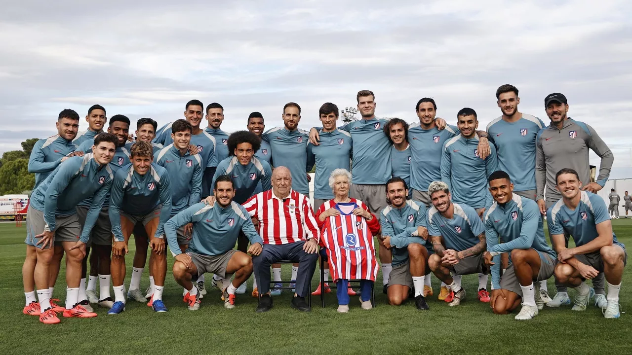 El detallazo del Atlético de Madrid con Andrés Serrano y Nieves Medrano, los 'abuelos del Atleti'