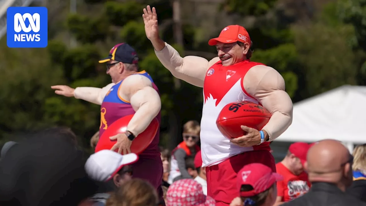 Fans flock to Melbourne's AFL grand final parade ahead of Swans and Lions blockbuster