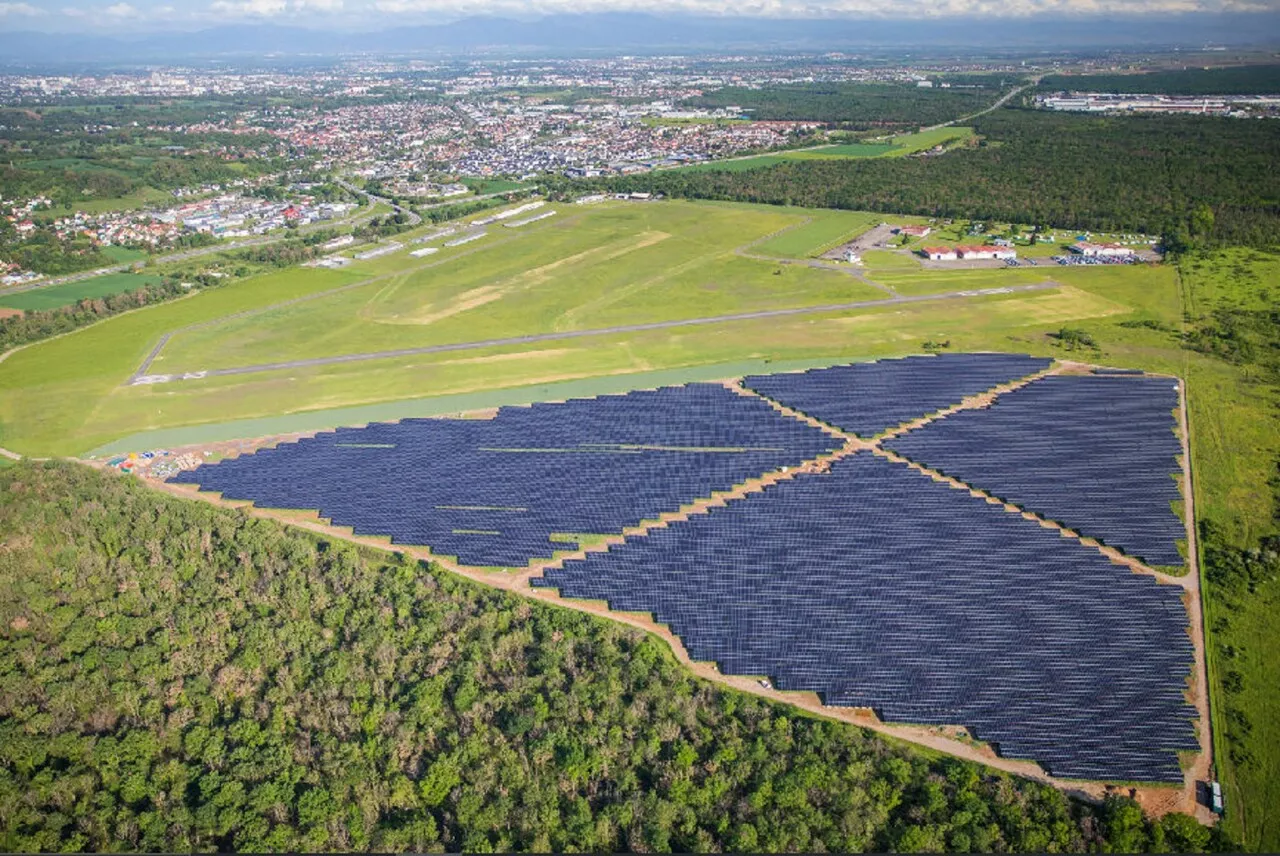 Une centrale solaire installée dans le Haut-Rhin, sur l'aérodrome de Mulhouse