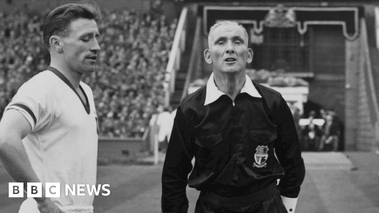 Frank Coultas: Hull FA Cup final referee's medal to be auctioned