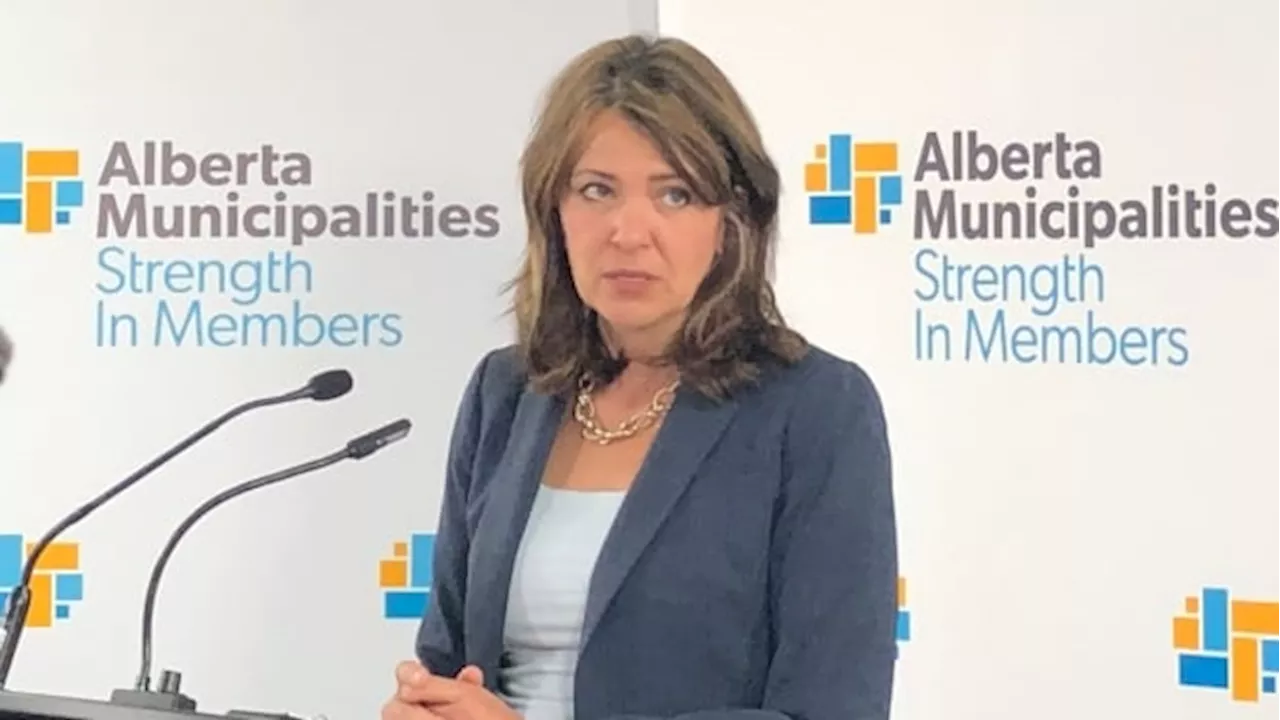 Alberta municipalities cool toward provincial ministers amid cuts, election changes