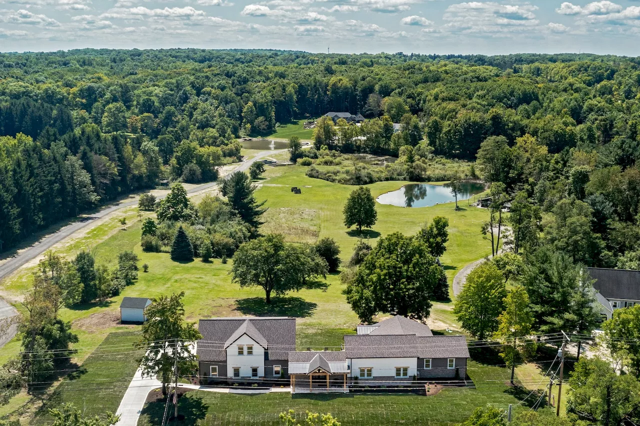 Renovated 19th-century farmhouse in Chagrin Falls offers a mix of modern and classic charm: House of the Week