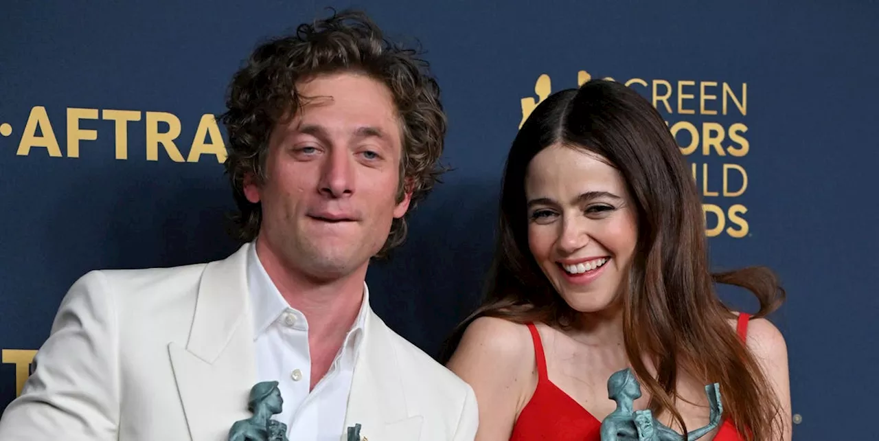 Jeremy Allen White bacia la collega Molly Gordon a Los Angeles