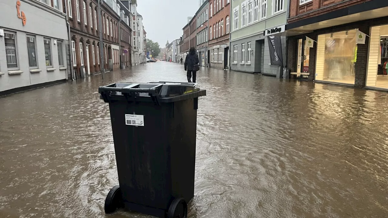 Flere gader spærret af i Vejle på grund af oversvømmelser