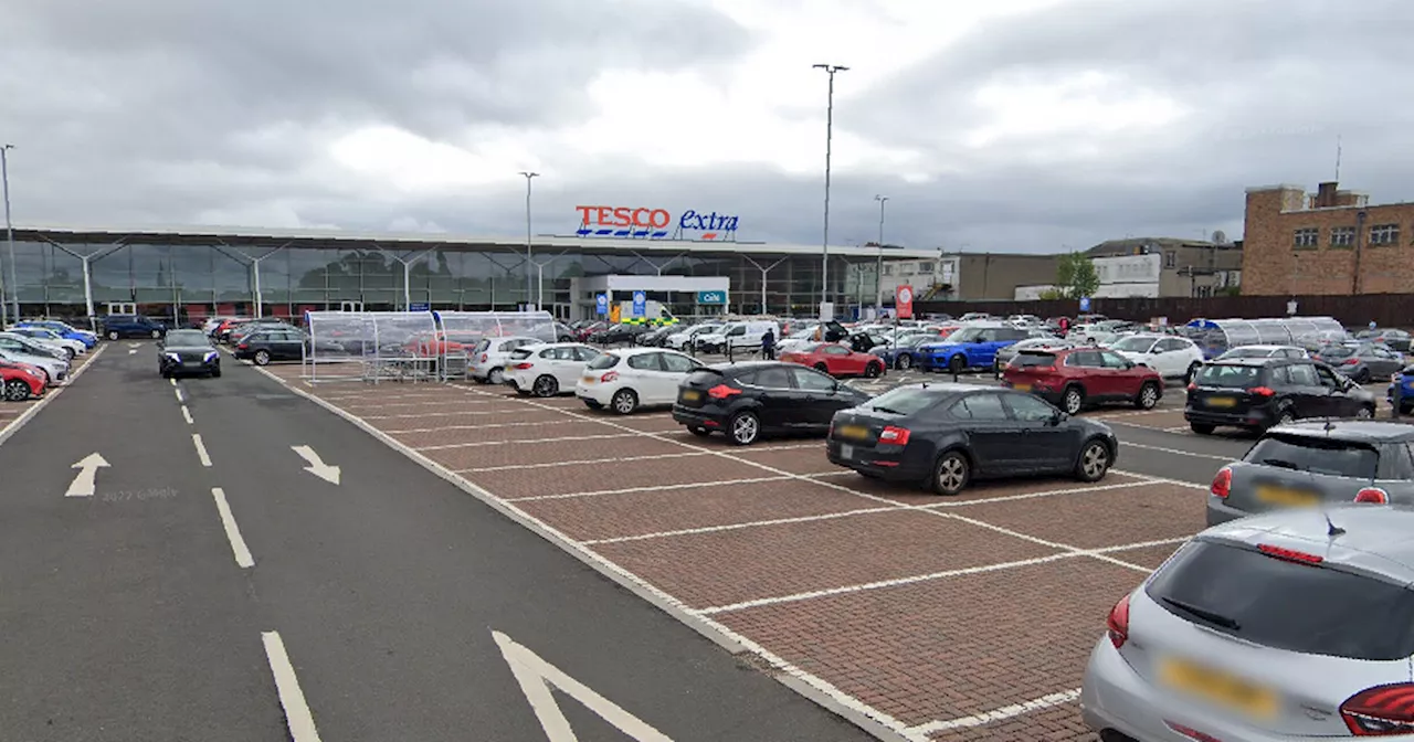 Man stabbed by masked gang in Tesco car park before fleeing scene in Range Rover