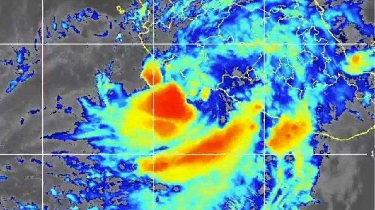 Huracán John se debilita a tormenta tropical en su trayectoria rumbo a Michoacán