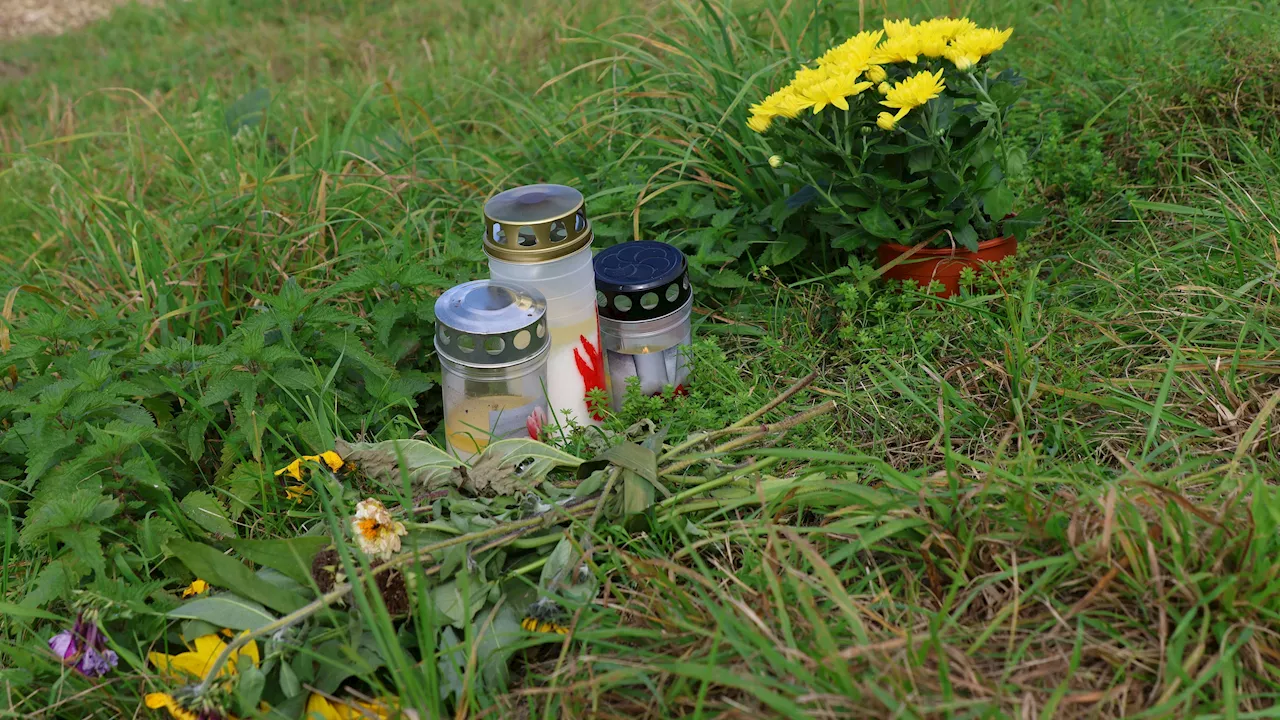 Trauer im Hausruckviertel - Tot mit 15 – Grabkerzen und Blumen erinnern an Unglück