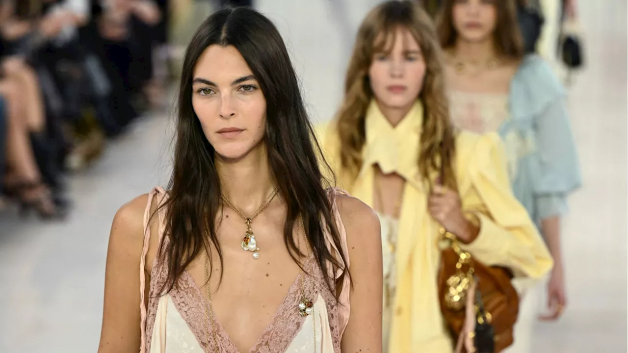 Femminilità sognante e luminosa a Parigi: la Primavera/Estate 2025 secondo Chloé