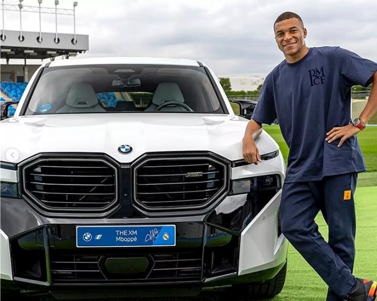 Mbappé ganha mais um carro luxuoso do Real Madrid e aumenta coleção, mesmo sem poder dirigir