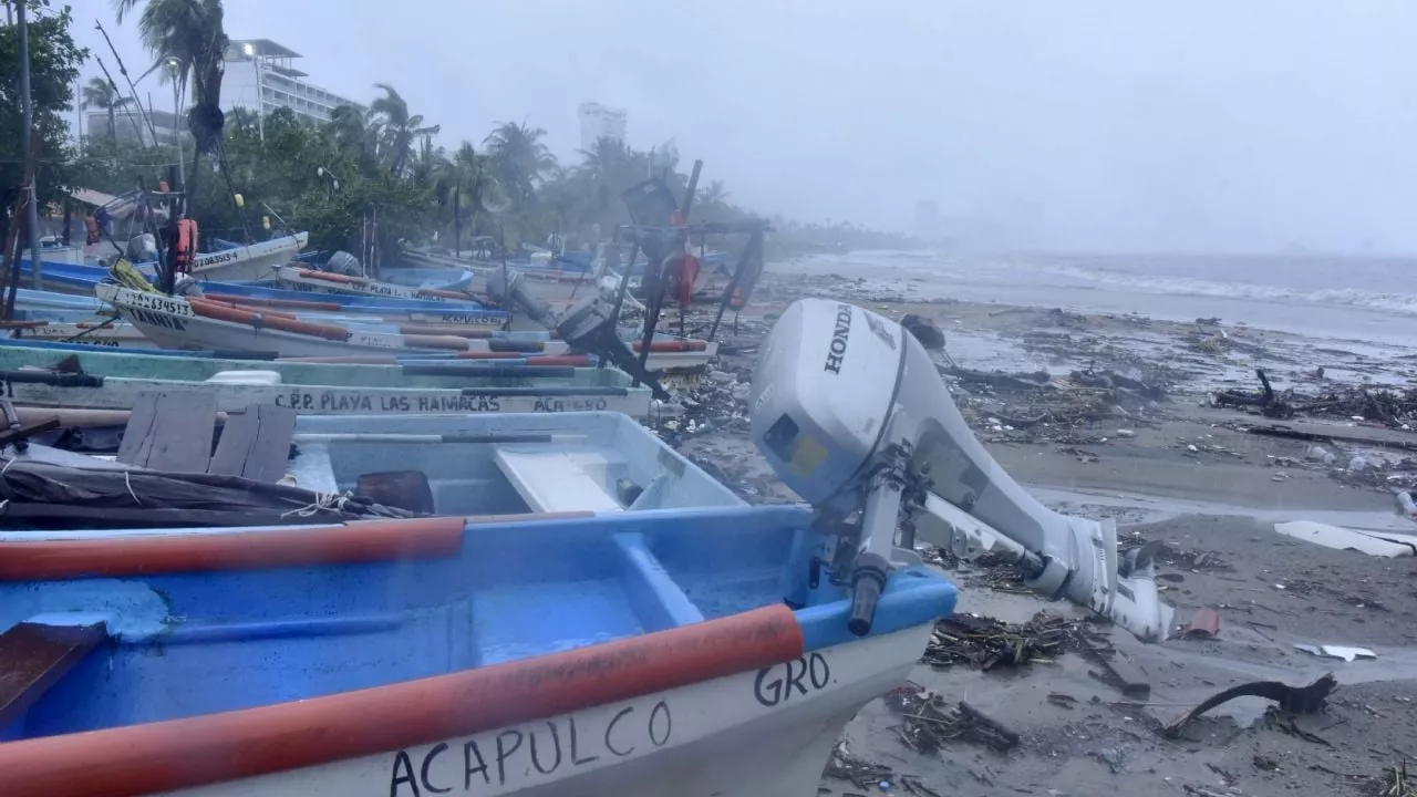 Huracán "John" causa estragos en Guerrero y Oaxaca; van 10 muertos