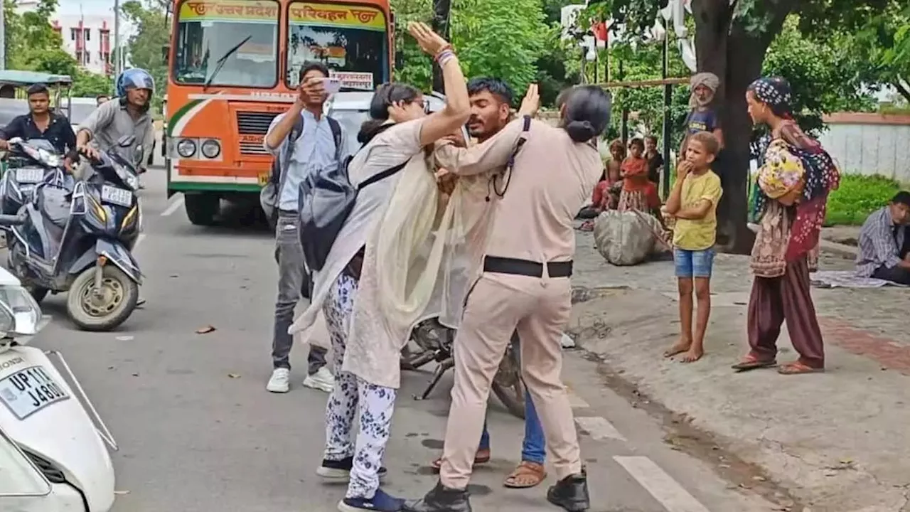 बाल नोचकर जमीन पर गिराया, फाड़ दी वर्दी... RPF सिपाही से सड़क पर भिड़ गई महिला, जमकर हुई मारपीट