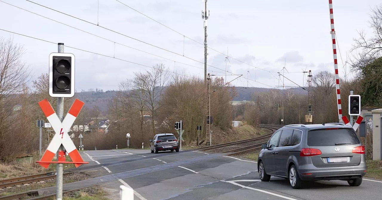 Bahnübergang wird saniert: Dreiwöchige Straßensperrung in Paderborn