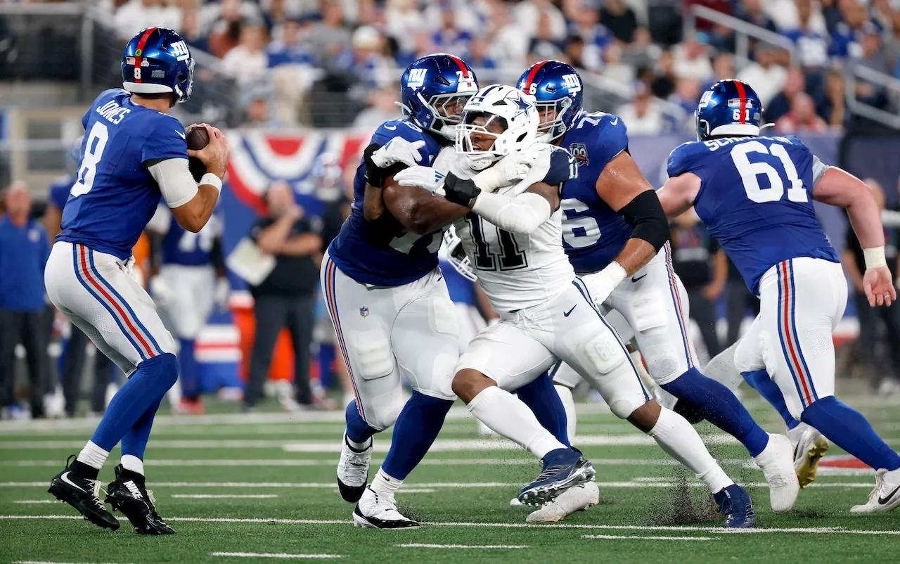 Cowboys’ Micah Parsons carted back to locker room after sustaining injury vs. Giants