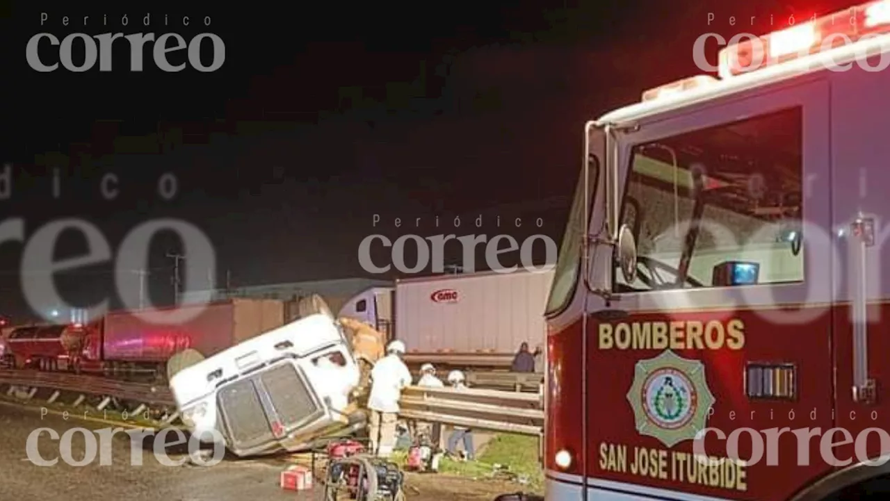 Tráiler volcado genera caos en Querétaro-San Luis Potosí a la altura de San José Iturbide