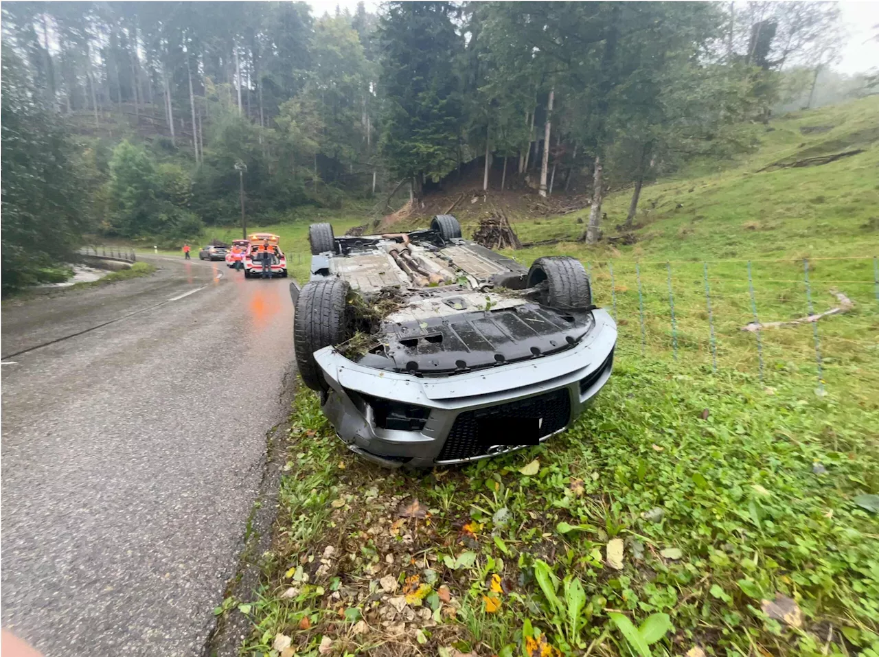 Beinwil SO: Auto überschlägt sich und kommt auf dem Dach liegend zum Stillstand