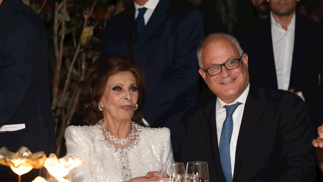 La festa per i 90 anni di Sophia Loren su una delle più belle terrazze romane