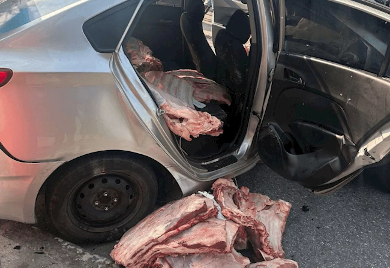 Em perseguição policial no Rio, ladrão bate carro cheio de carne roubada