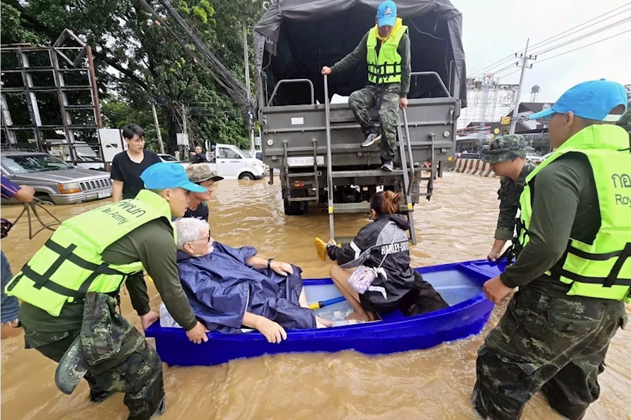 Tourists avoid Chiang Mai as Thailand warns of more floods