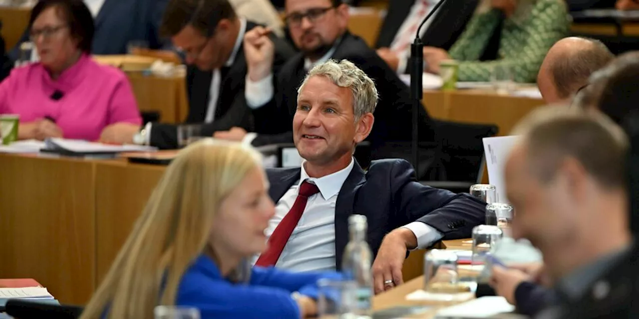 Peinlicher Auftritt des AfD-Alterspräsidenten im Thüringer Landtag