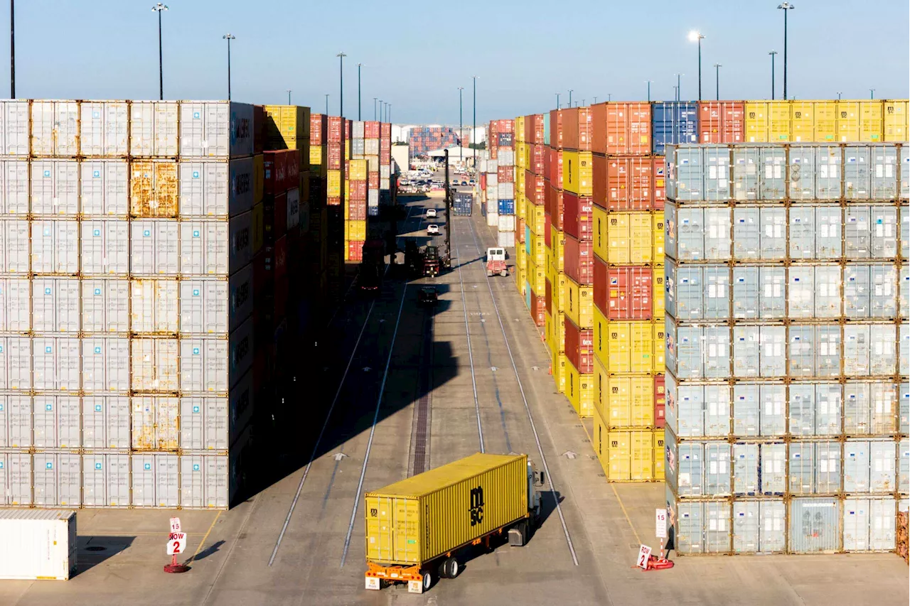 Longshoremen Threaten Strike as GOP Pushes Biden to Intervene in Contract Battle