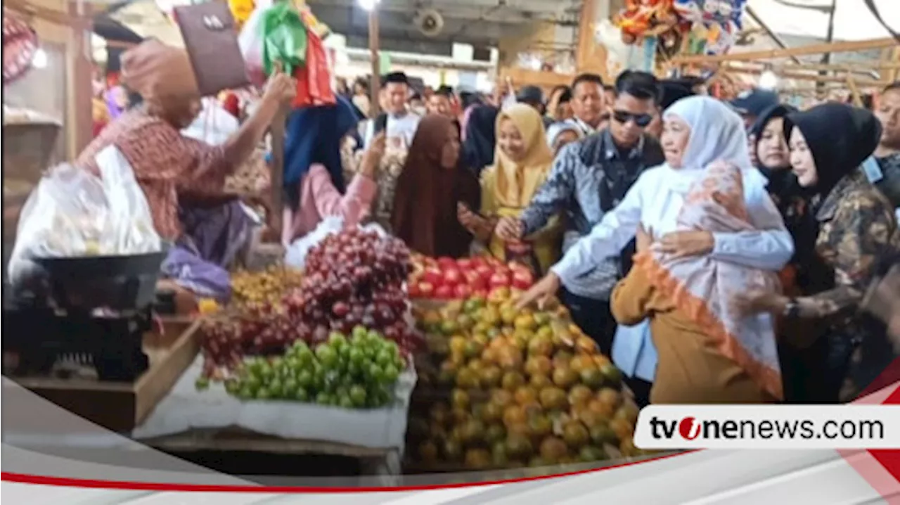 Bergerak ke Madura, Cagub Jatim Khofifah Dengar Aspirasi Pedagang Pasar Srimangunan Sampang