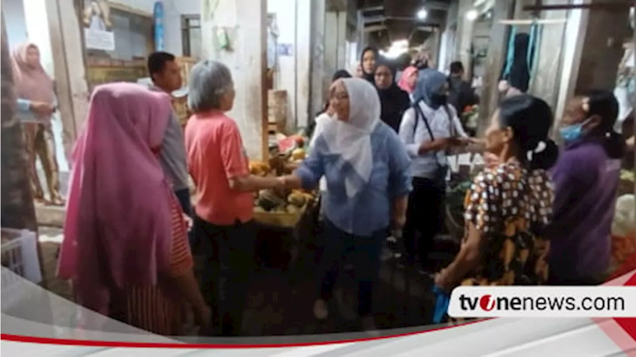 Paslon Bupati Nganjuk Bunda Ita dan Mbak Zuli Blusukan ke Pasar, Tampung Aspirasi Pedagang