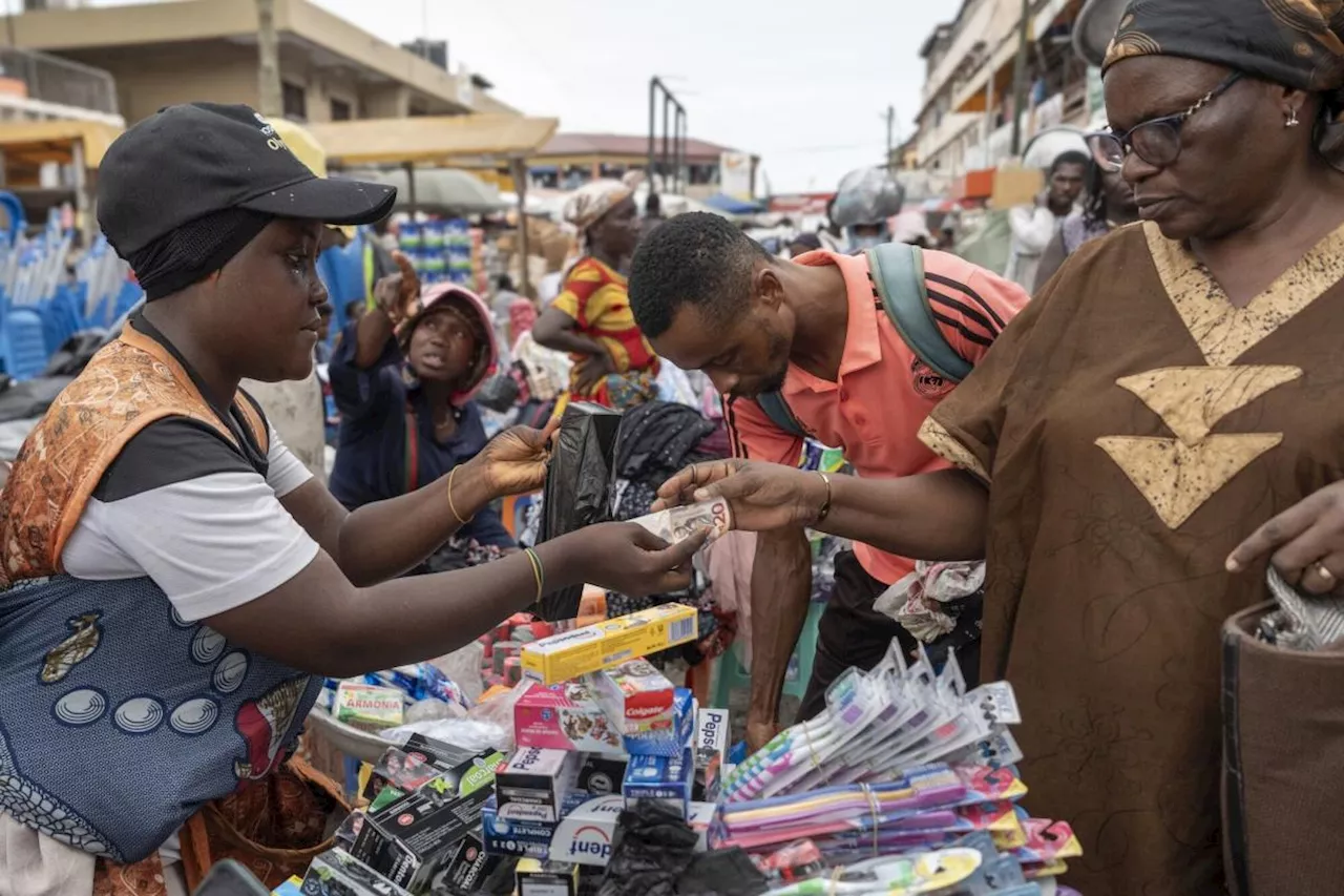 Ghana Delivers Steep Rate Cut With Inflation Seen Easing Further