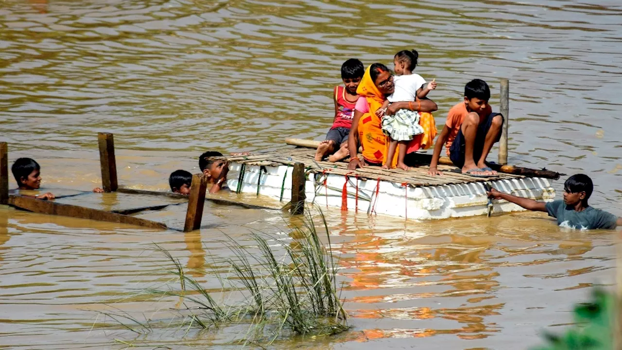 50 साल बाद 'कोसी' ने फिर मचाया हाहाकार, उत्तर बिहार के बाढ़ में डूबने का डर, लोग छोड़ रहे घरबार