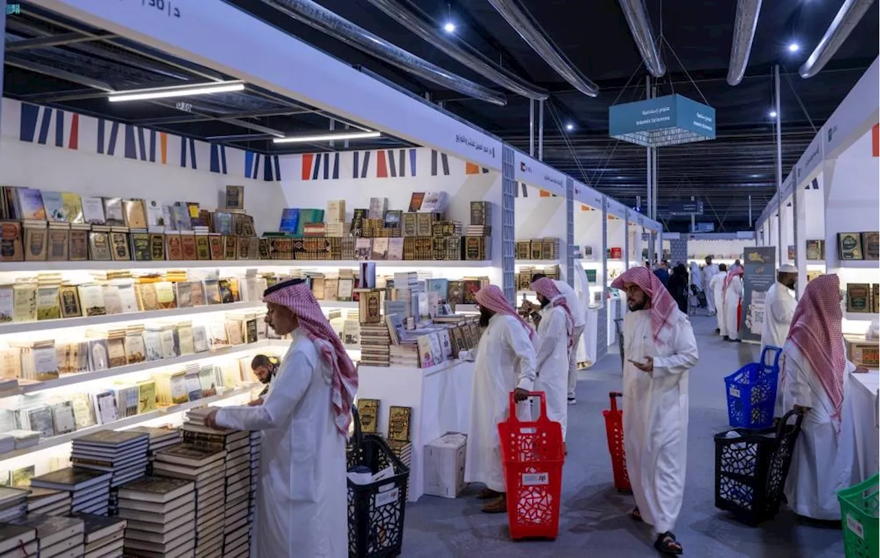 مهرجان الرياض للكتاب يشهد إقبالاً كبيراً من الزوار