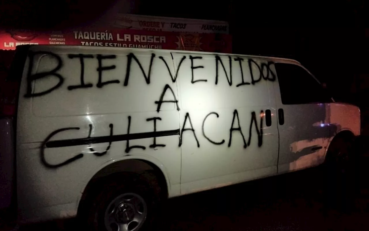 Abandonan camioneta con cuerpos y leyenda 'Bienvenidos a Culiacán' durante gira de AMLO a Sinaloa