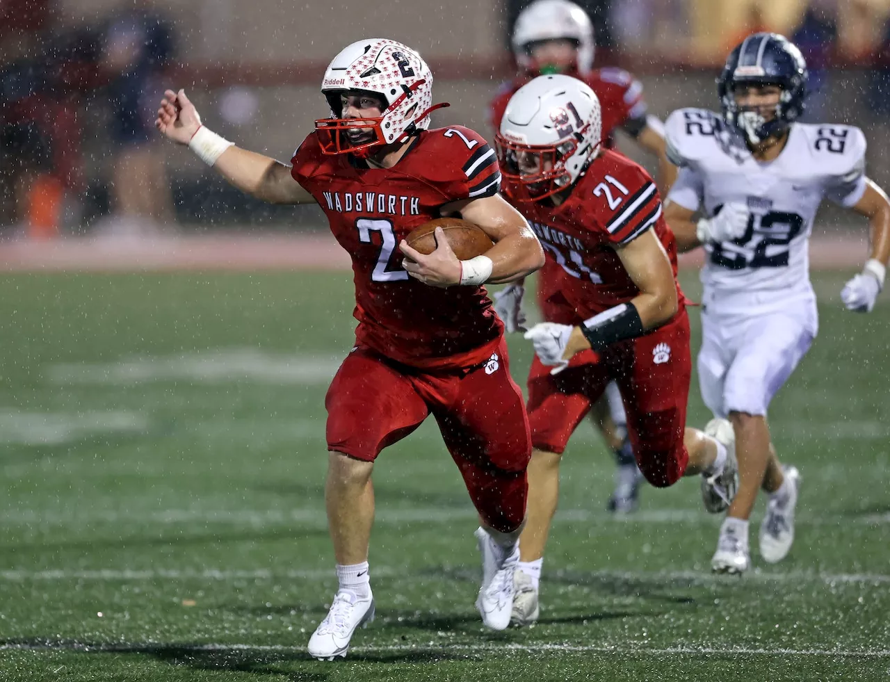 Hudson vs. Wadsworth football: TD pass in OT lifts Grizzlies over Explorers