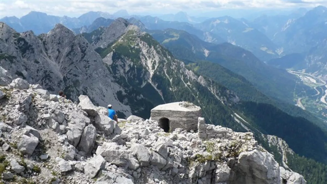 Alpi Giulie tra storia e natura: dalla Ferrata degli alpini alla «Piramide» del Tricorno