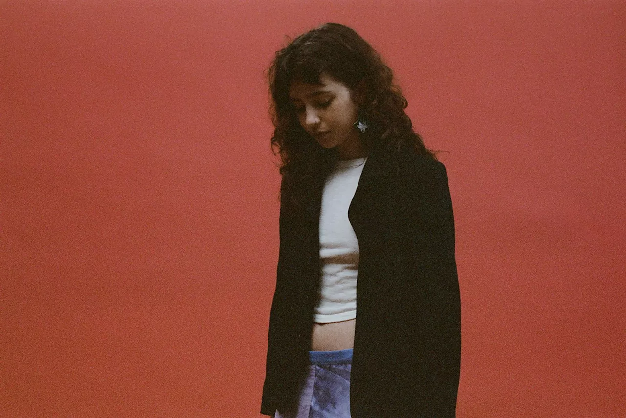 For Clairo, a Subdued Set in Dallas Is Part of the 'Charm'