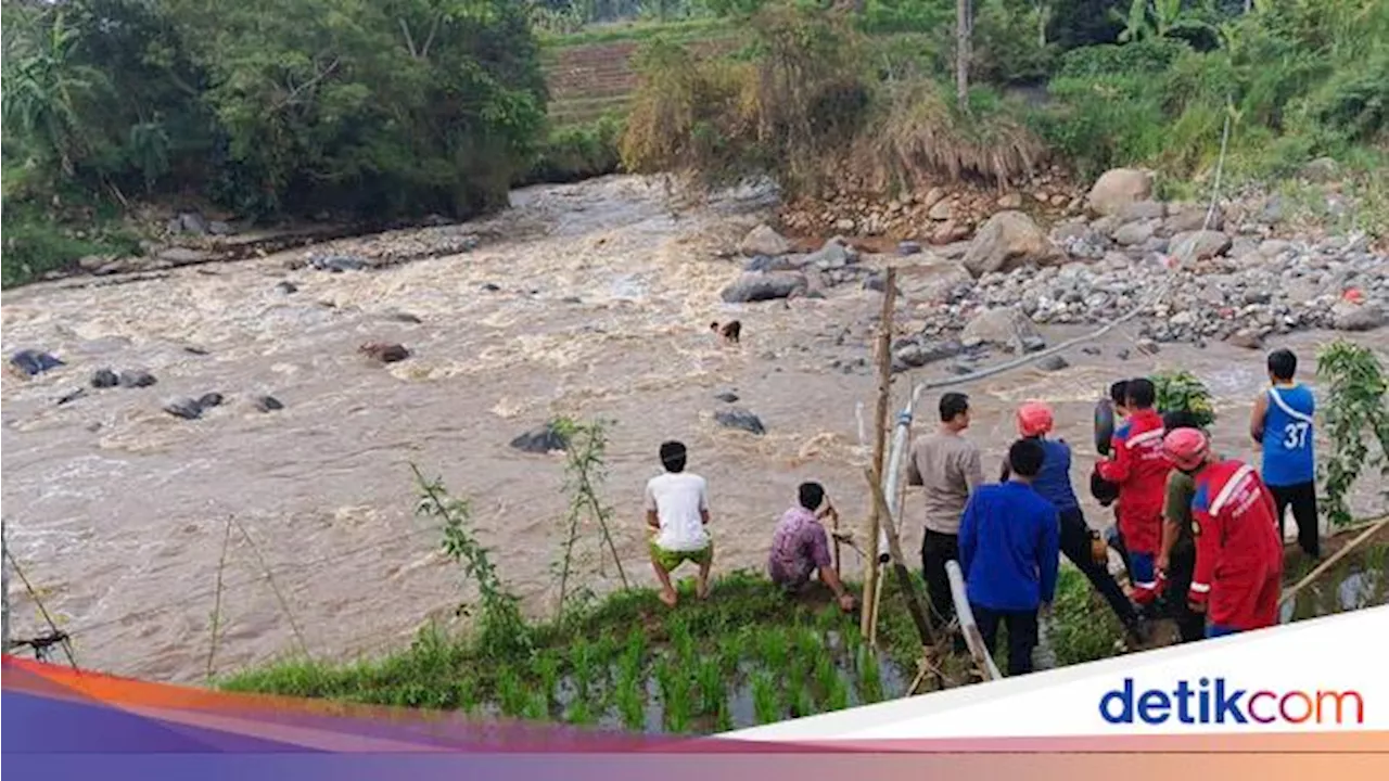 Bocah Cianjur Bertaruh Nyawa di Tengah Sungai Meluap, Ini Faktanya